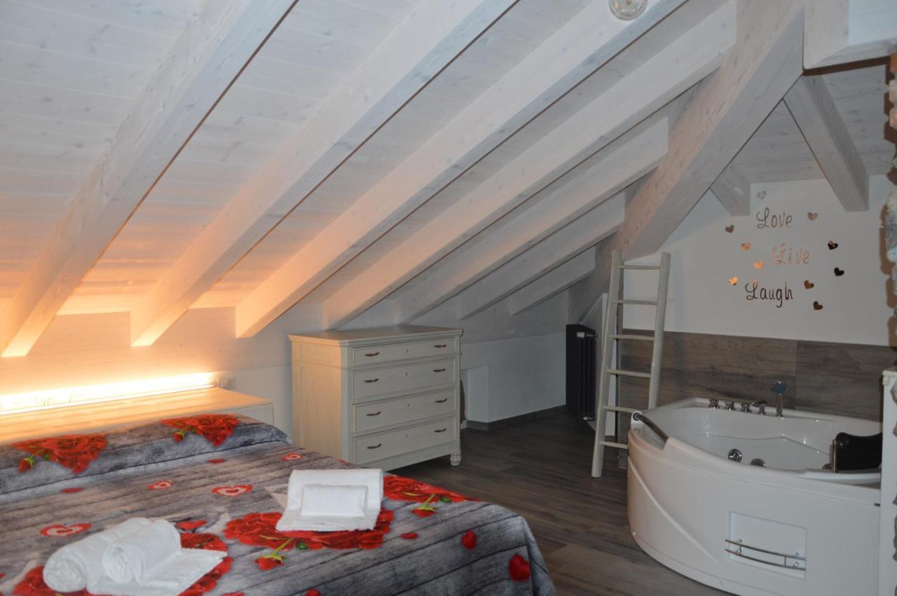White Suite - Jacuzzi, Swimming Pool & Lake View Lezzeno Dış mekan fotoğraf